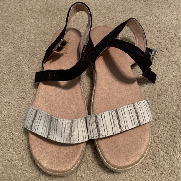 Old Navy Sandals - Picture 2 of 4